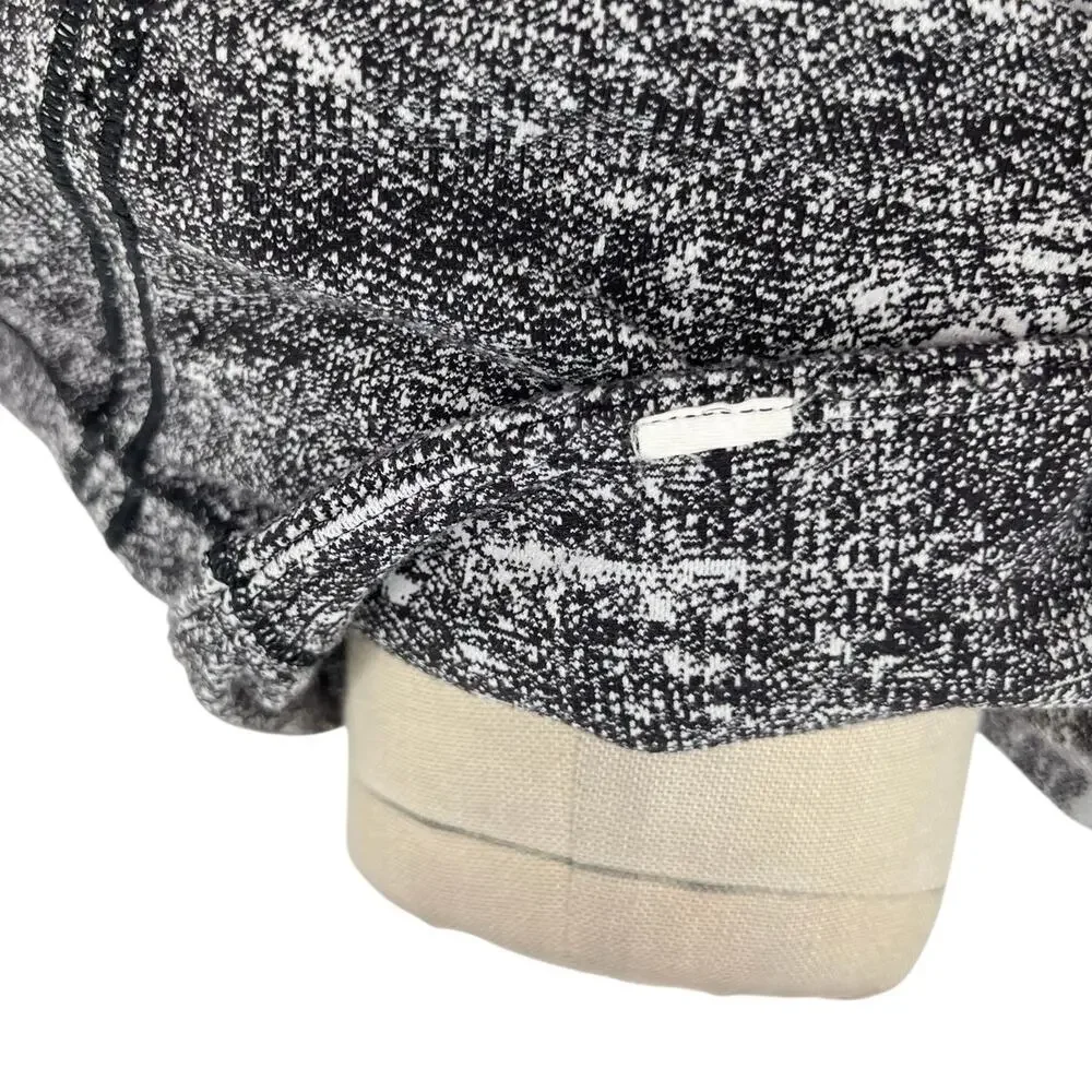 Lululemon Cypress Kiss 1/2 Zip Top Sweatshirt Rush Jacquard Black White‎ Size 10